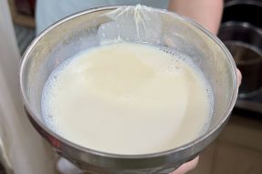 纯素古法豆浆唤醒纯净之味，不再让“科技狠活”偷走健康。